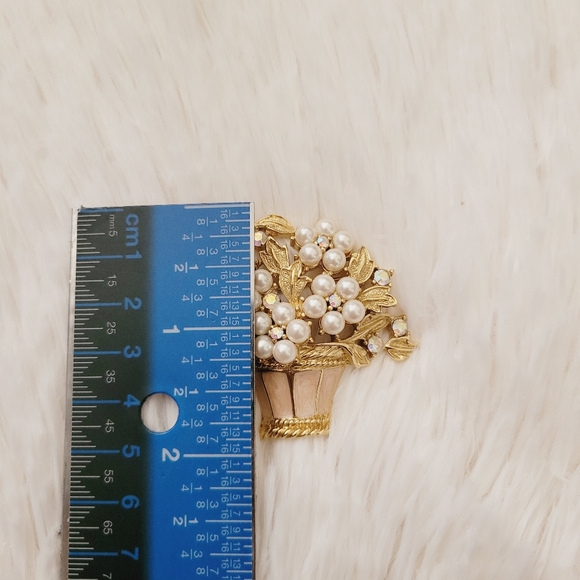 Vintage Trifari Pin Brooch - Picture 13 of 13